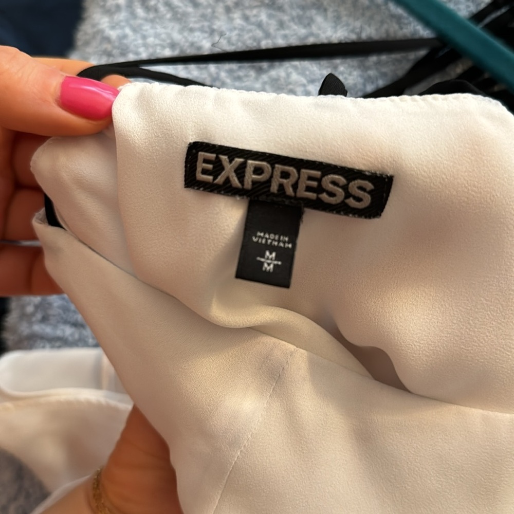 Express white flowy going out top. Size medium - Picture 3 of 3